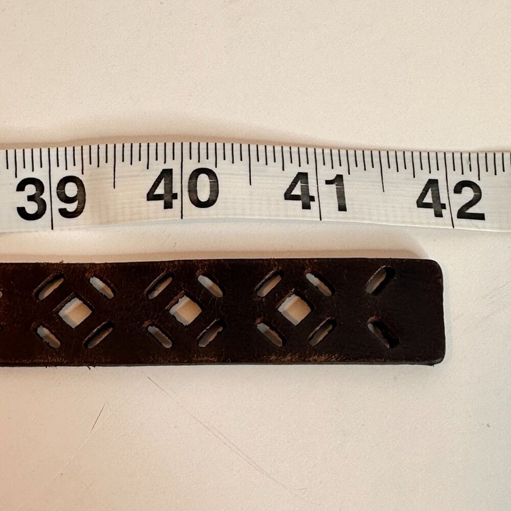 Vintage Brown Leather Belt With Cut-Out Design & Metal Buckle 42in long - Picture 6 of 8